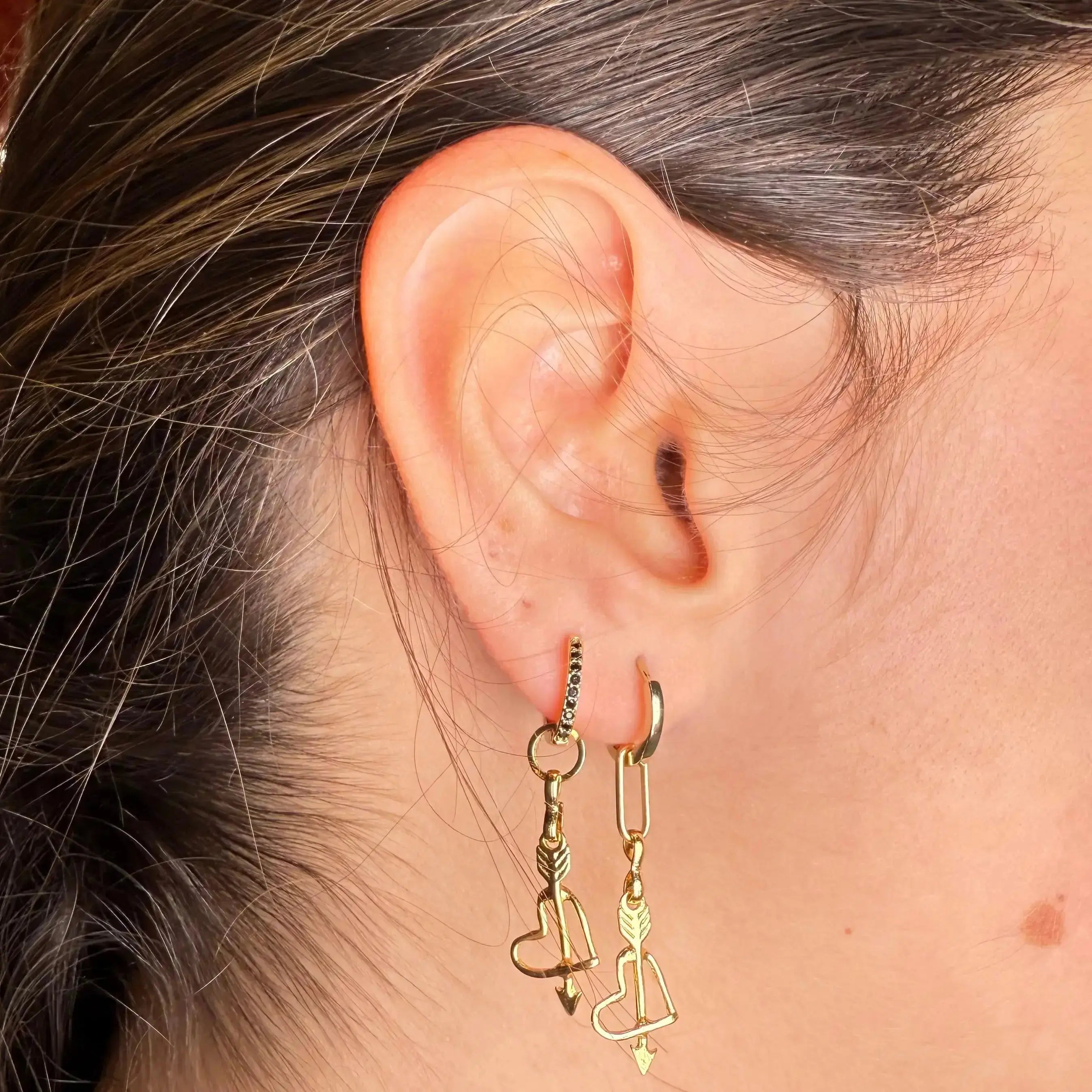 Örhängen - Tunt hjärta med pil - L8Hasselblad