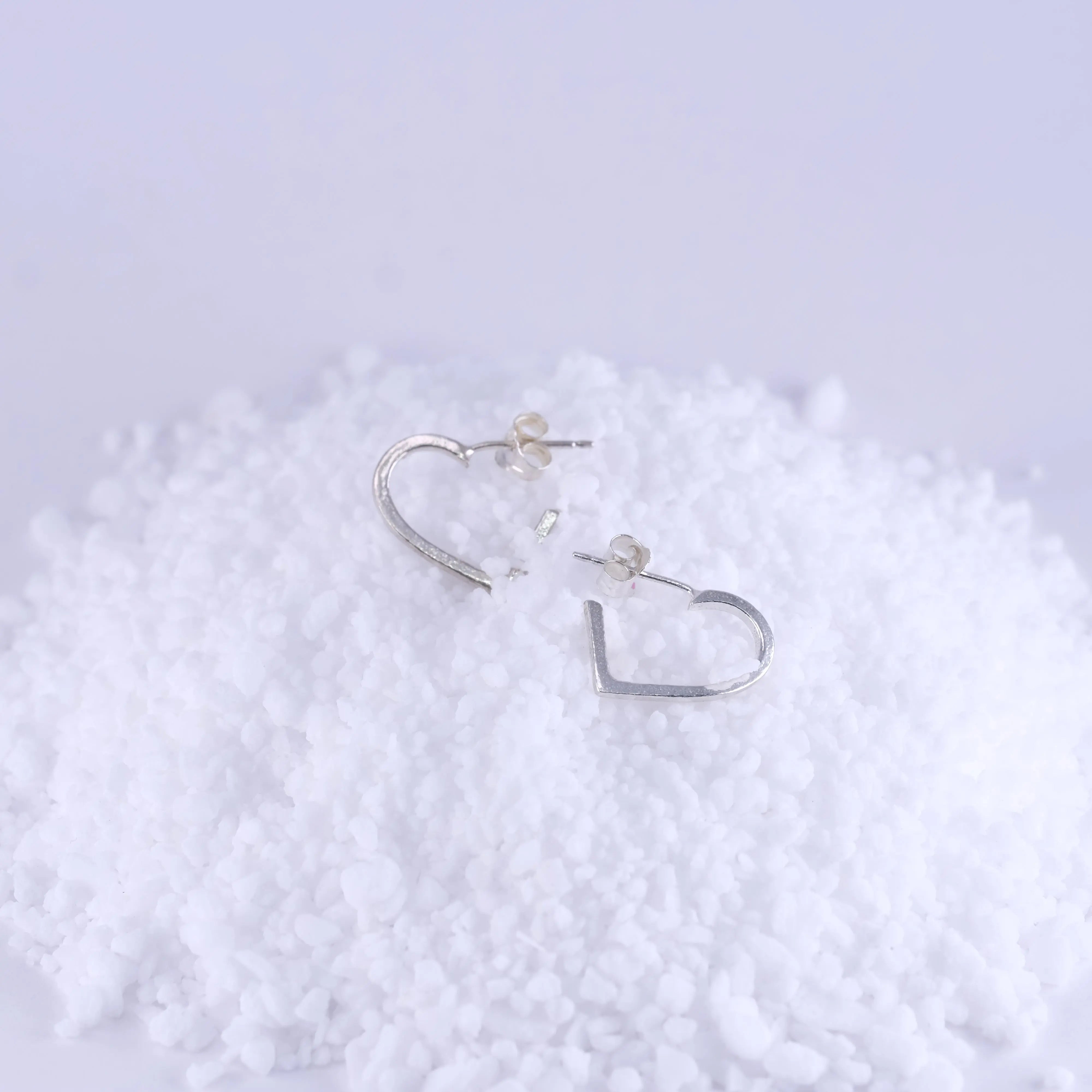 Outline Heart - Stiftörhänge - L8Hasselblad