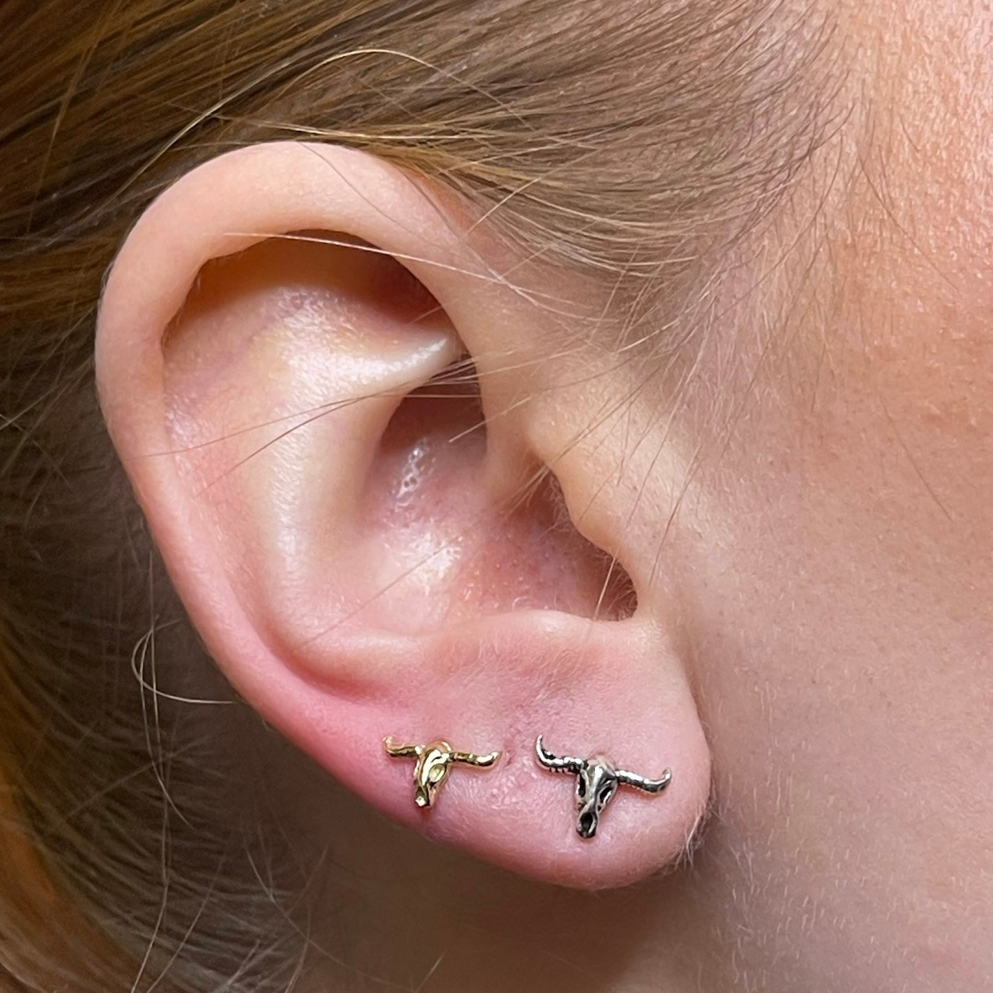 Stud earring with mini ox skull