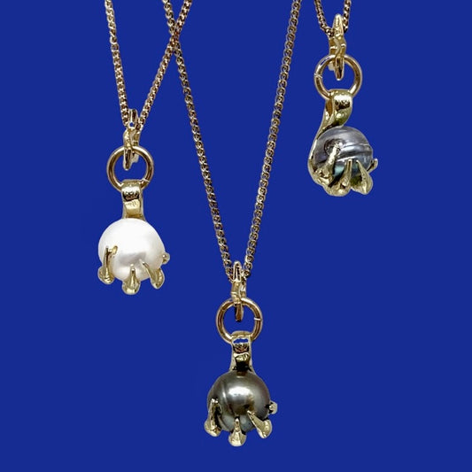Multi charm with claw in double gold 