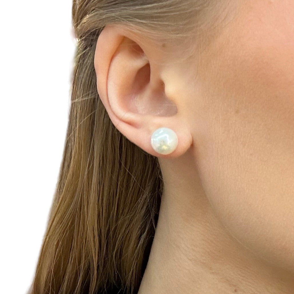 Stud earring with pearl