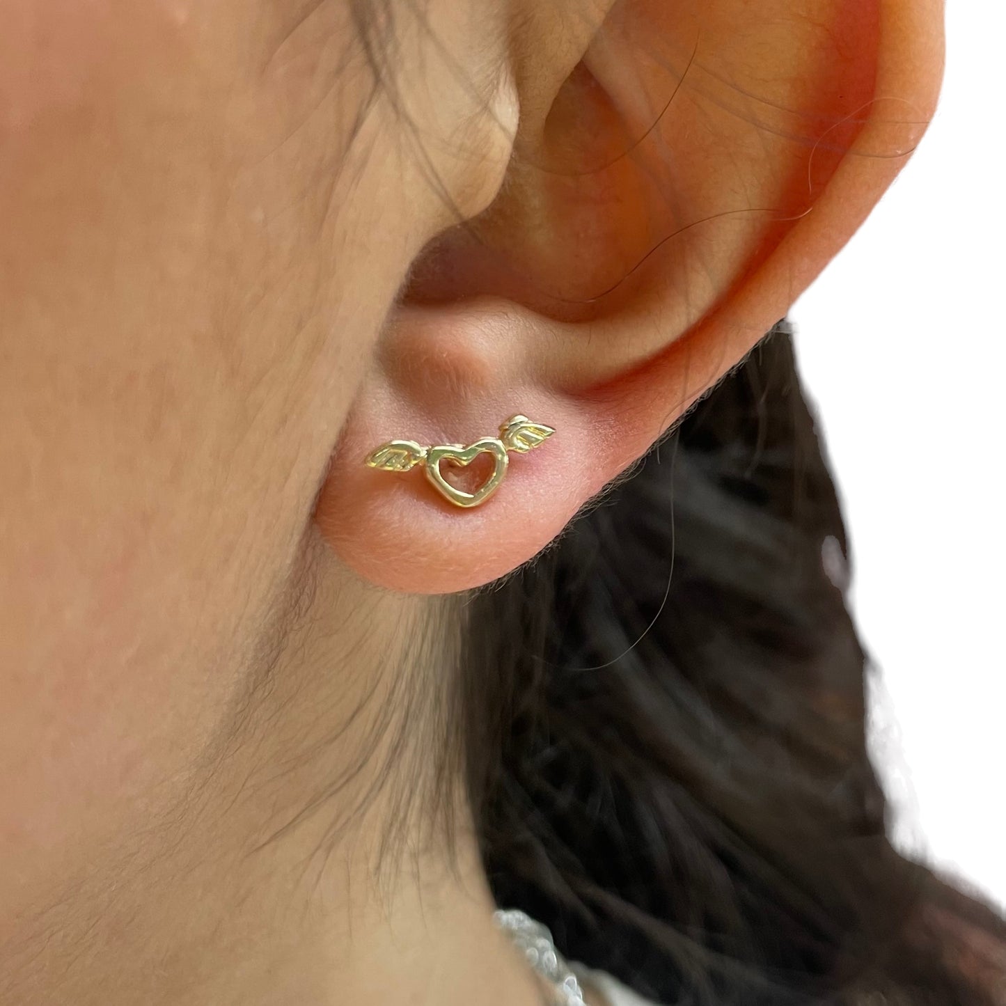 Stud earring with flying heart
