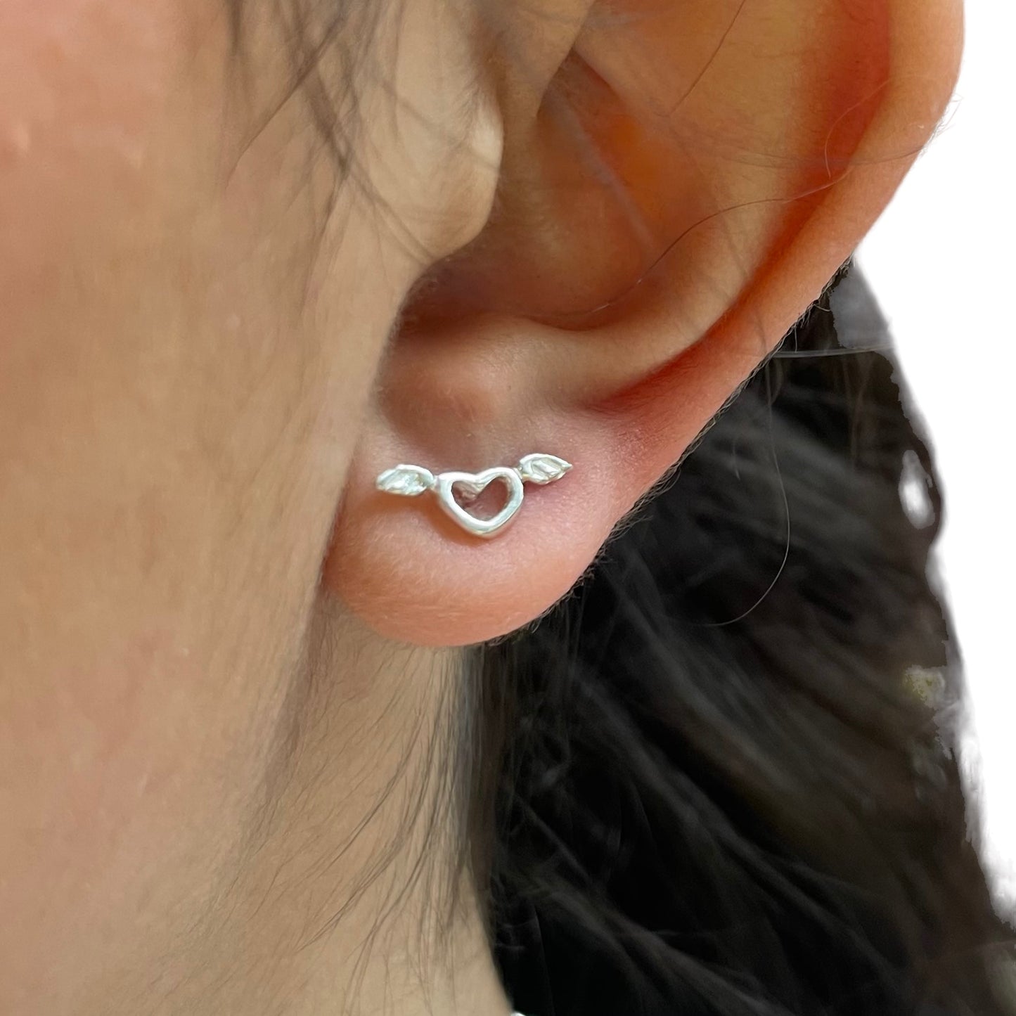 Stud earring with flying heart