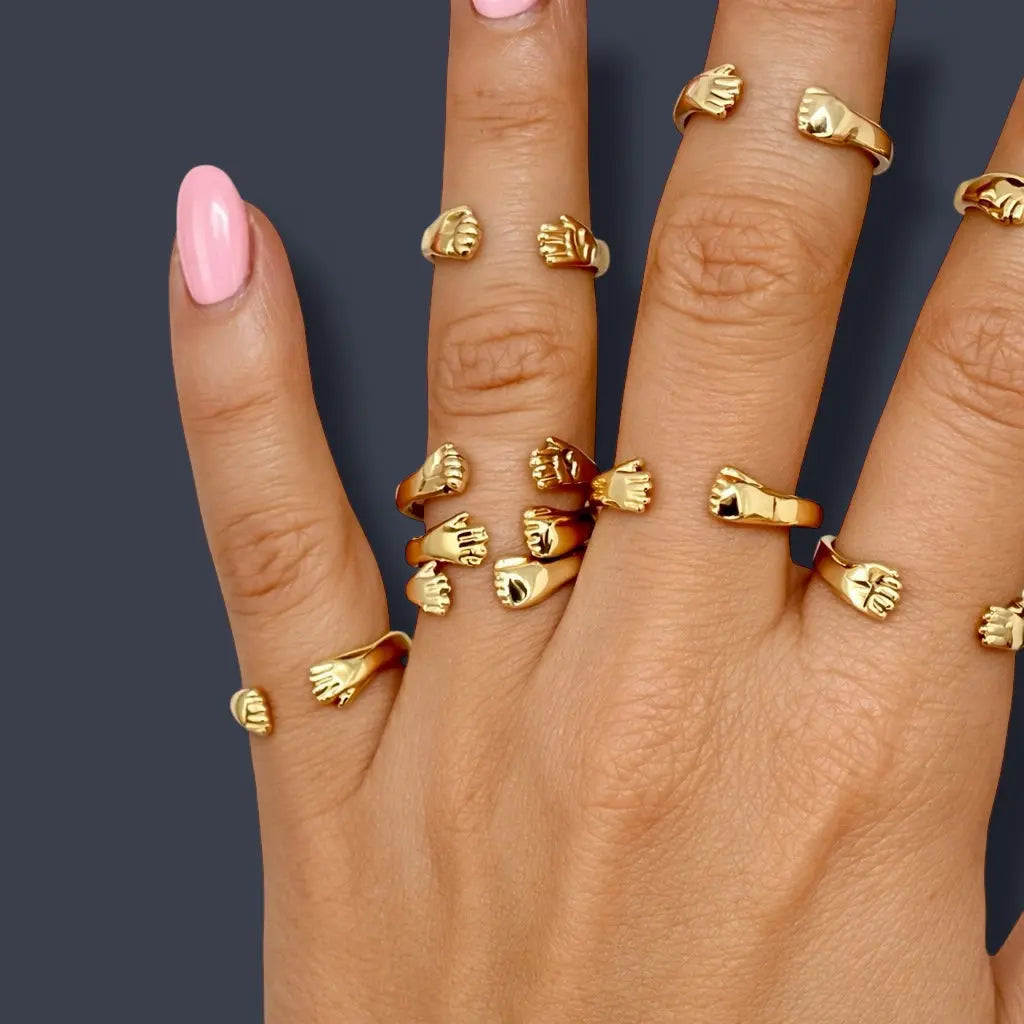 Knutna handen – ring i silver & gulddoublé | L8H