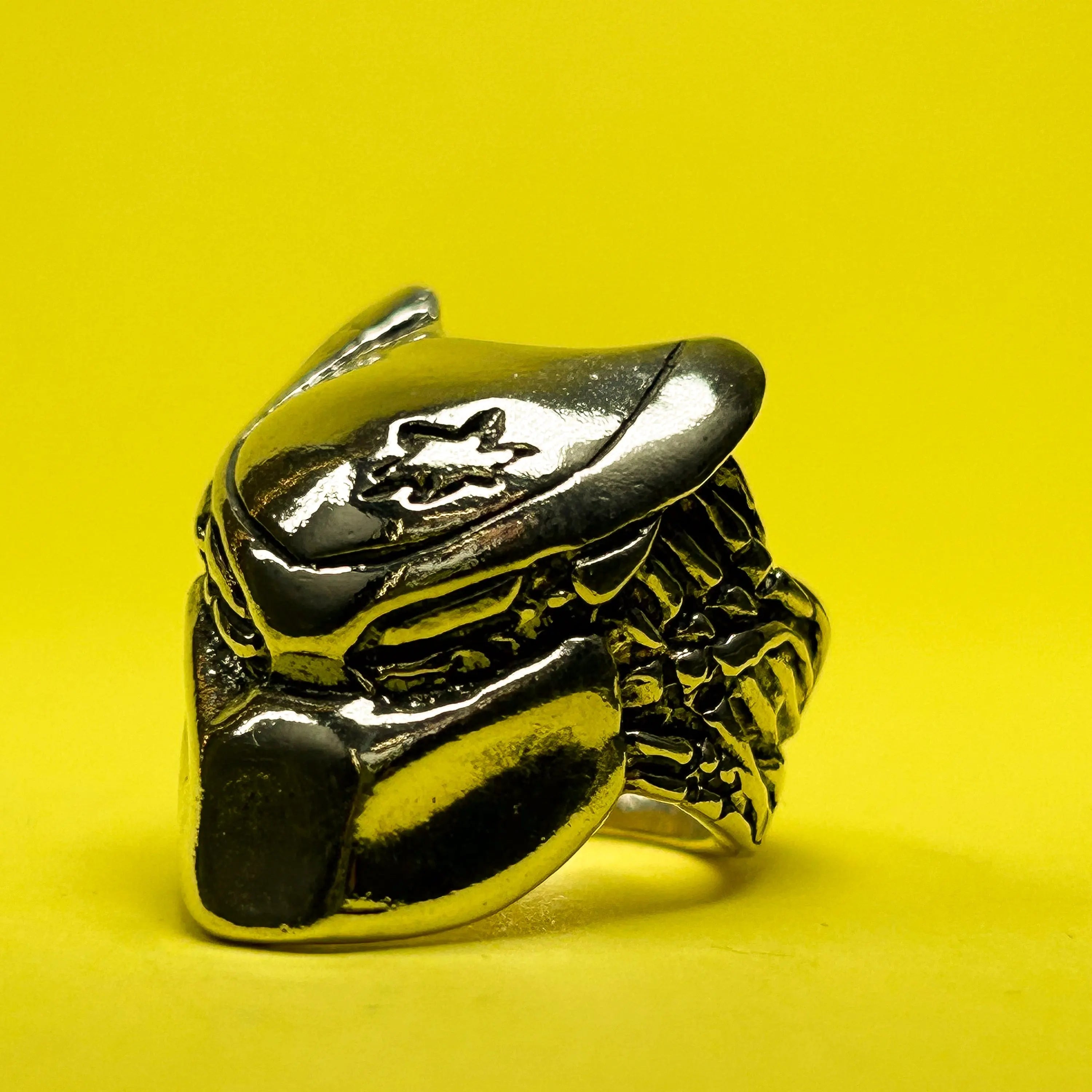 Predator ring - L8Hasselblad