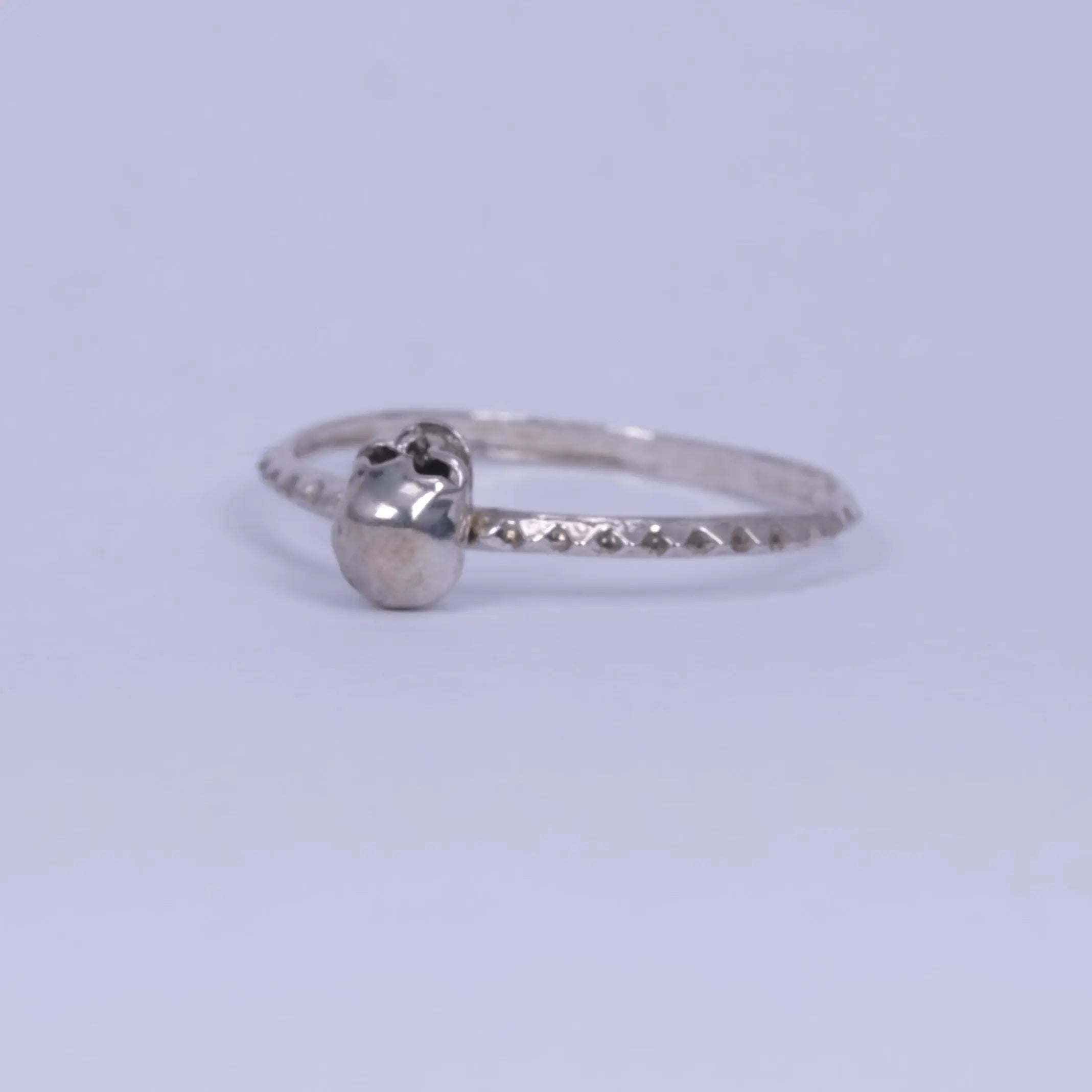Ring - tunn nitring med dödskalle L8Hasselblad