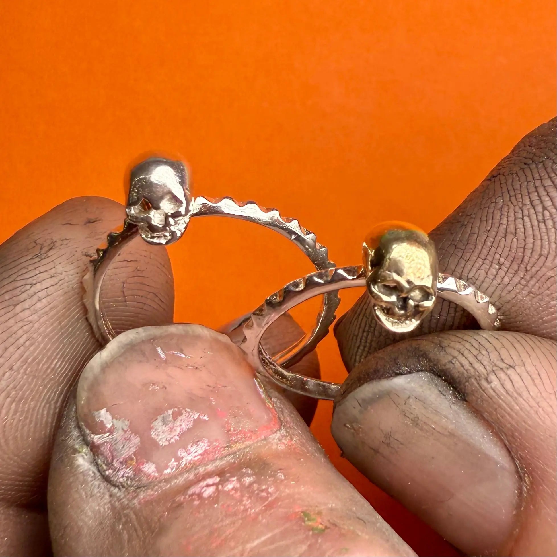 Ring - tunn nitring med dödskalle - L8Hasselblad