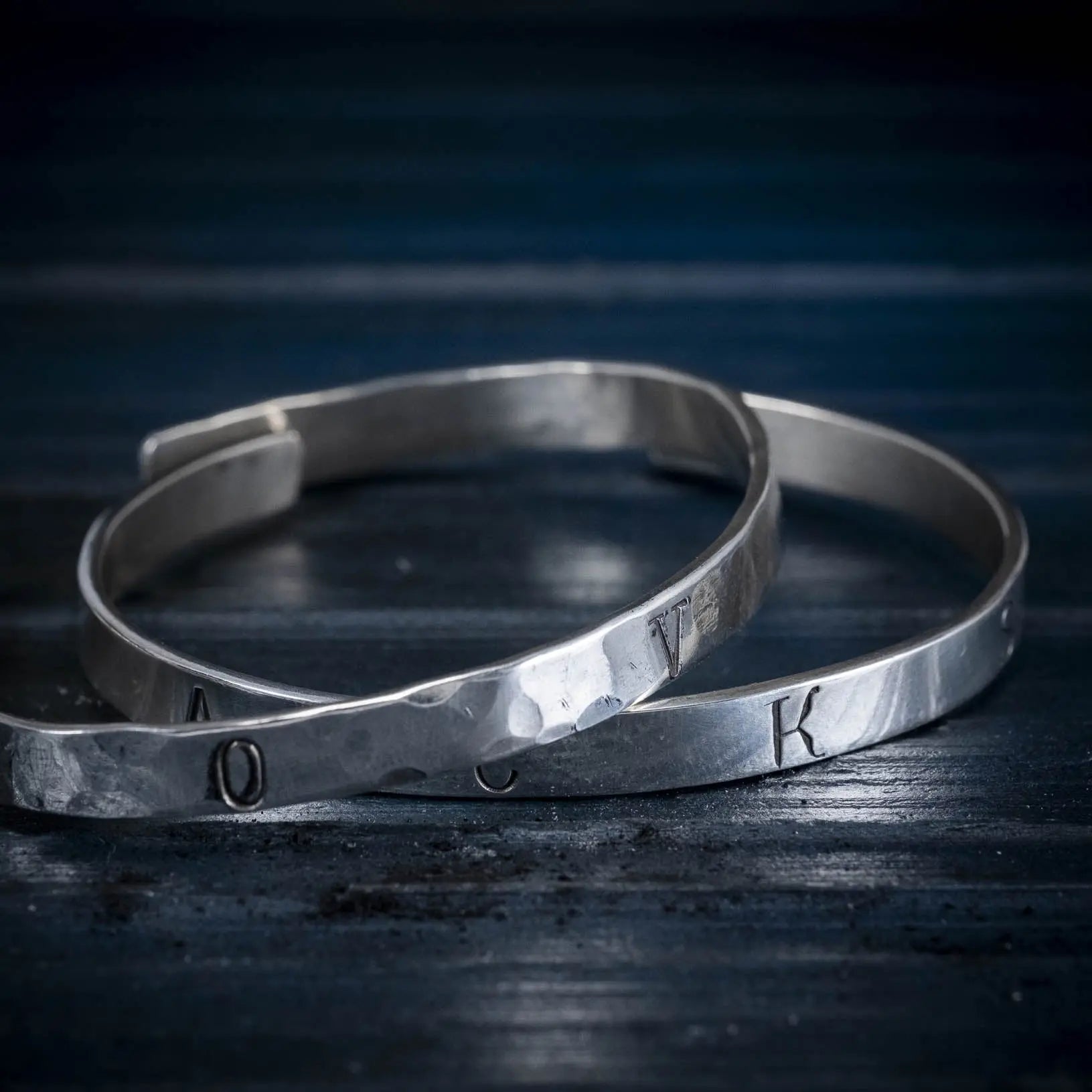 Stämplat ordarmband L8Hasselblad