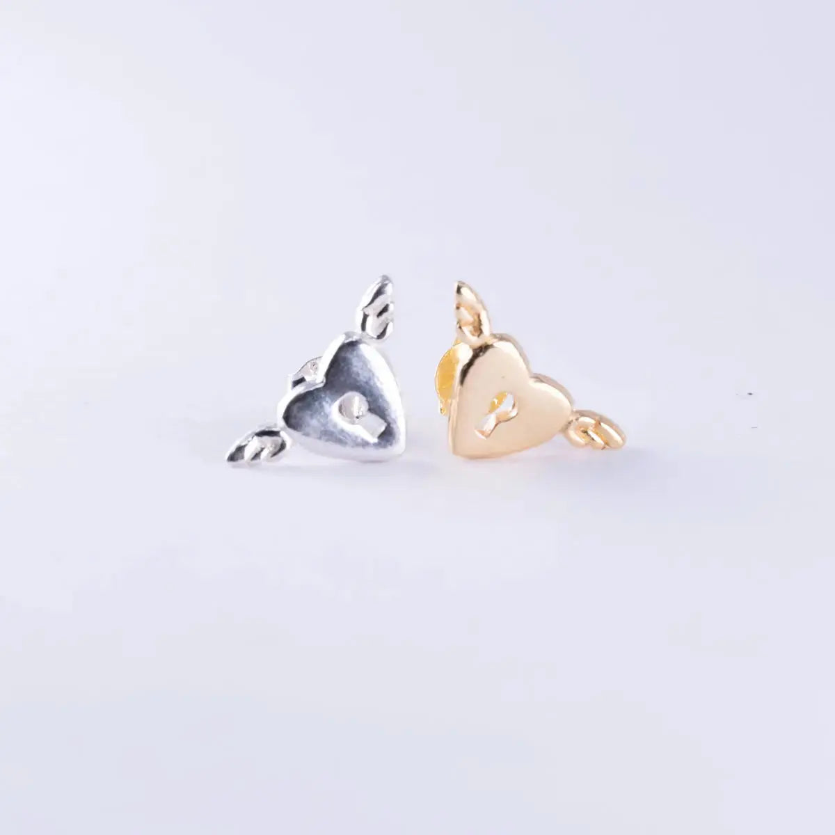 Stiftörhänge - Flygande hjärtat med lås L8Hasselblad