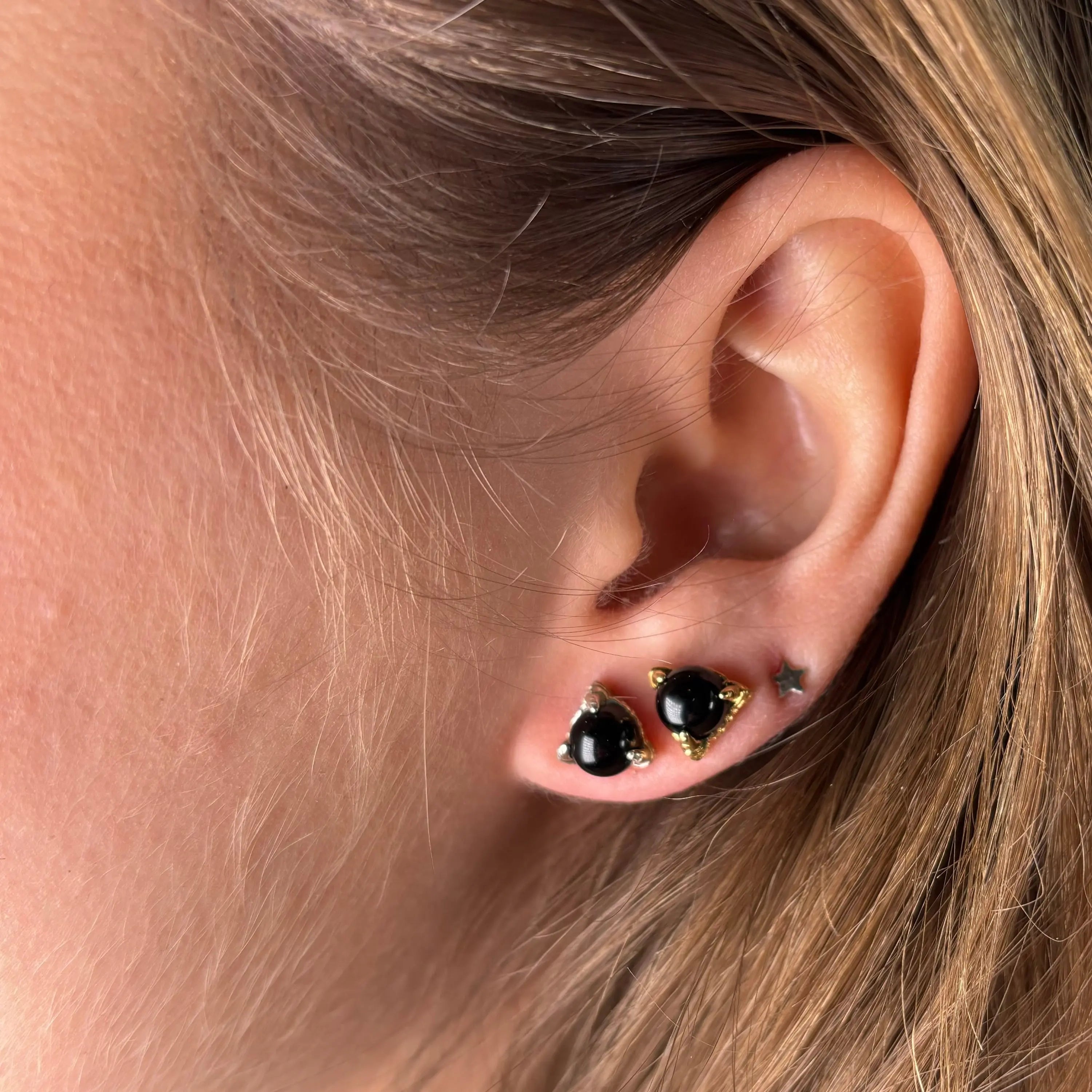 Stiftörhänge - Kråkgodis - L8Hasselblad