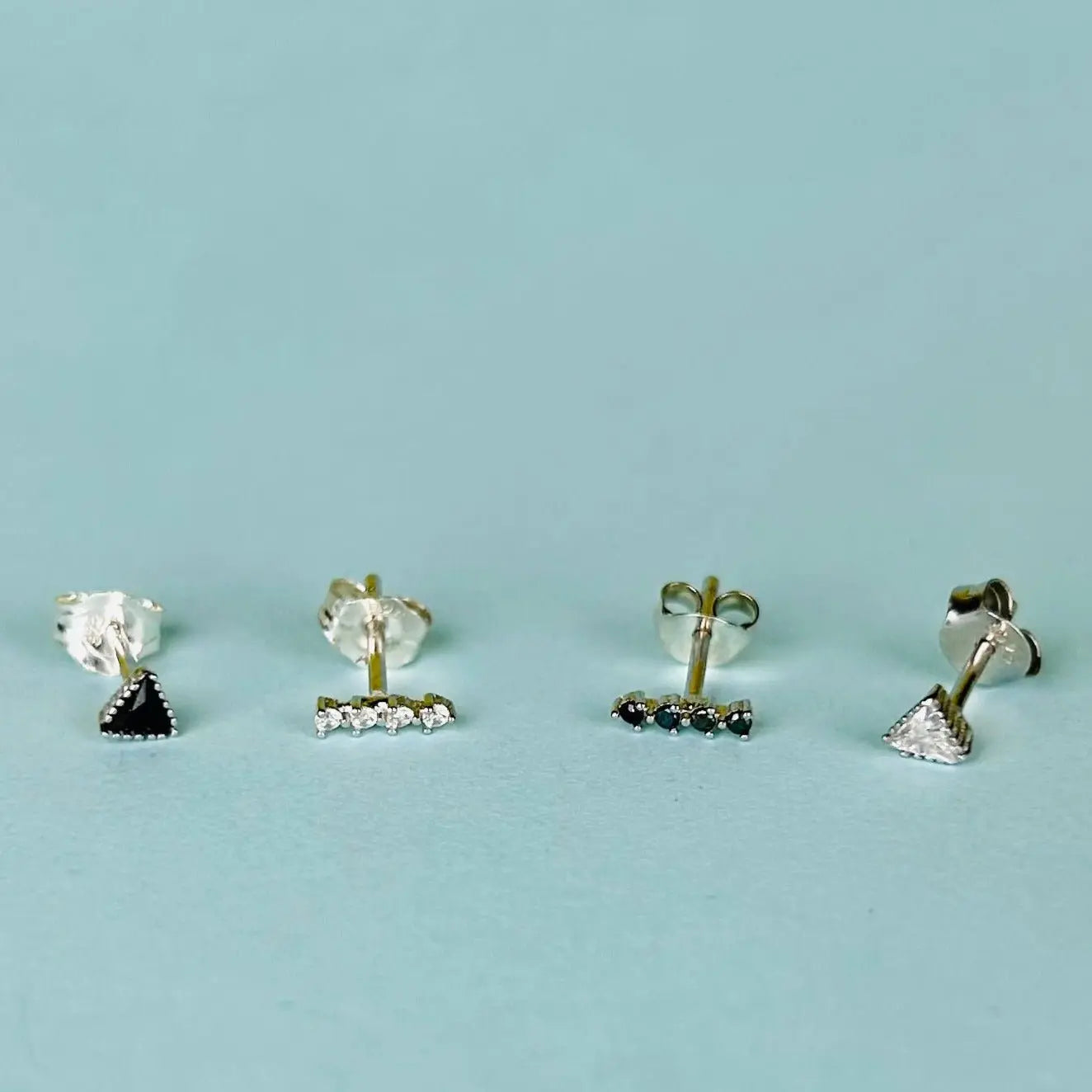 Stiftörhänge - Mini med Zirkoner - L8Hasselblad