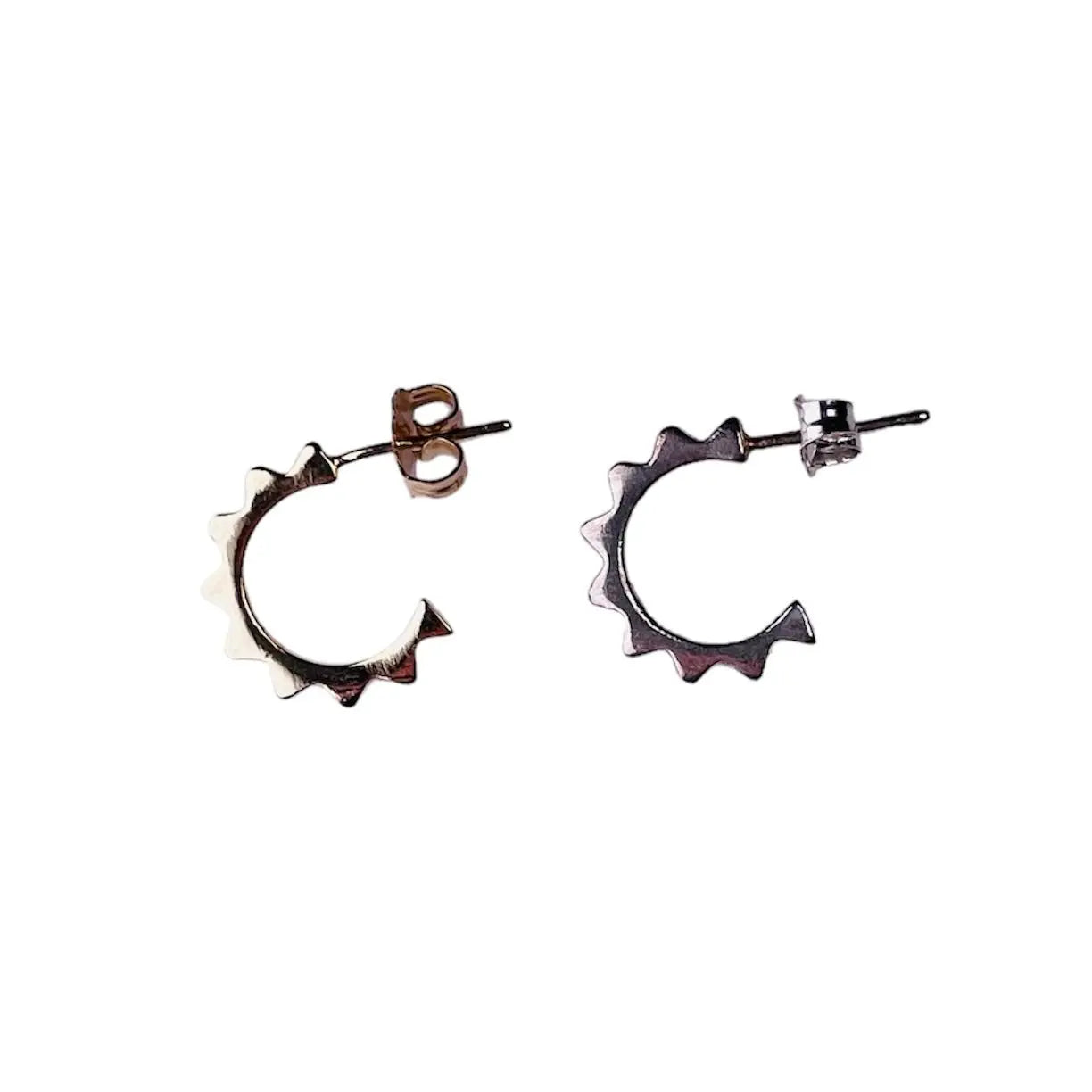 Stiftörhänge - Spetsiga Nitar - L8Hasselblad