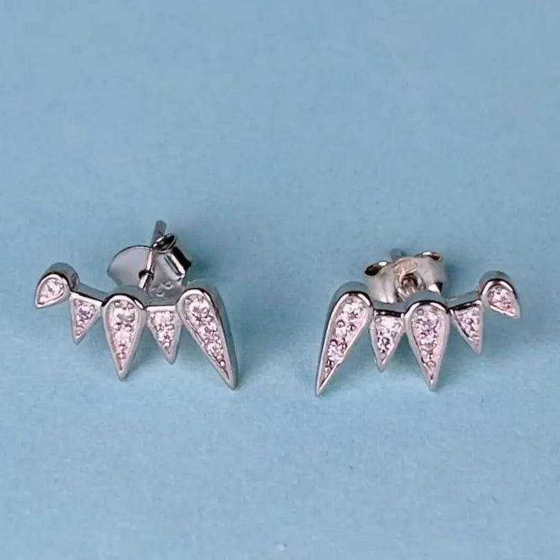 Stiftörhänge - Spetsiga Zirkoner - L8Hasselblad