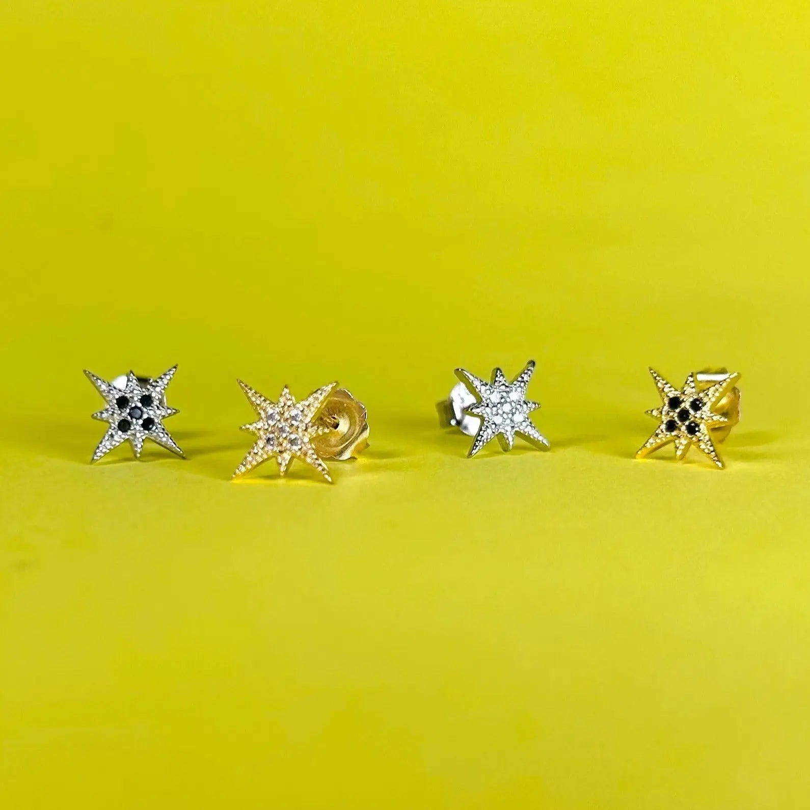Stiftörhänge - Stjärnor Zirkoner - L8Hasselblad