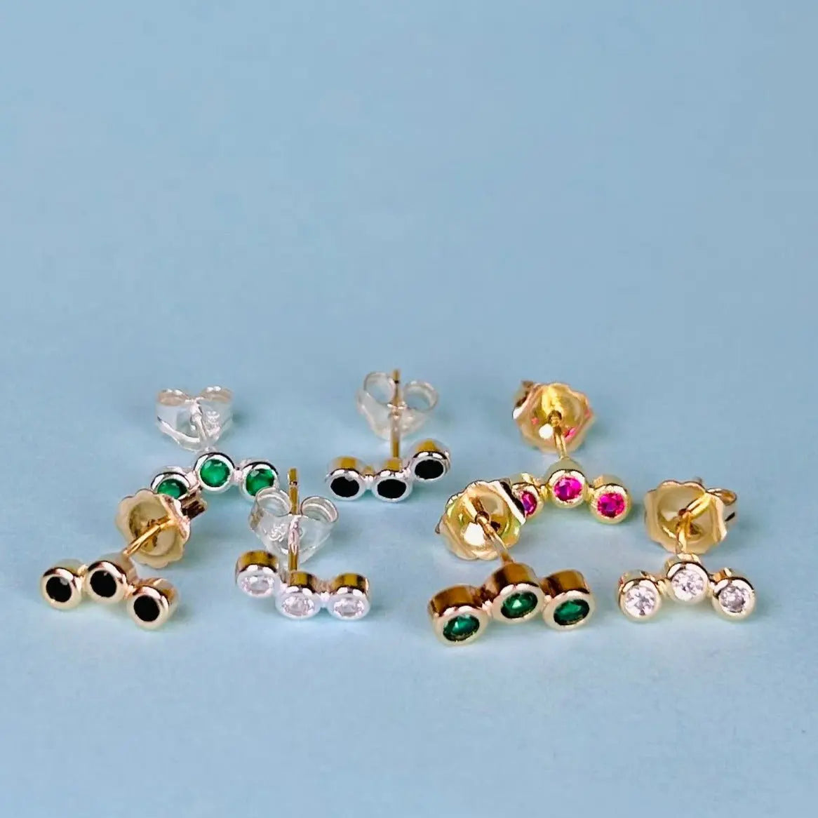 Stiftörhänge - Tre Zirkoner - L8Hasselblad