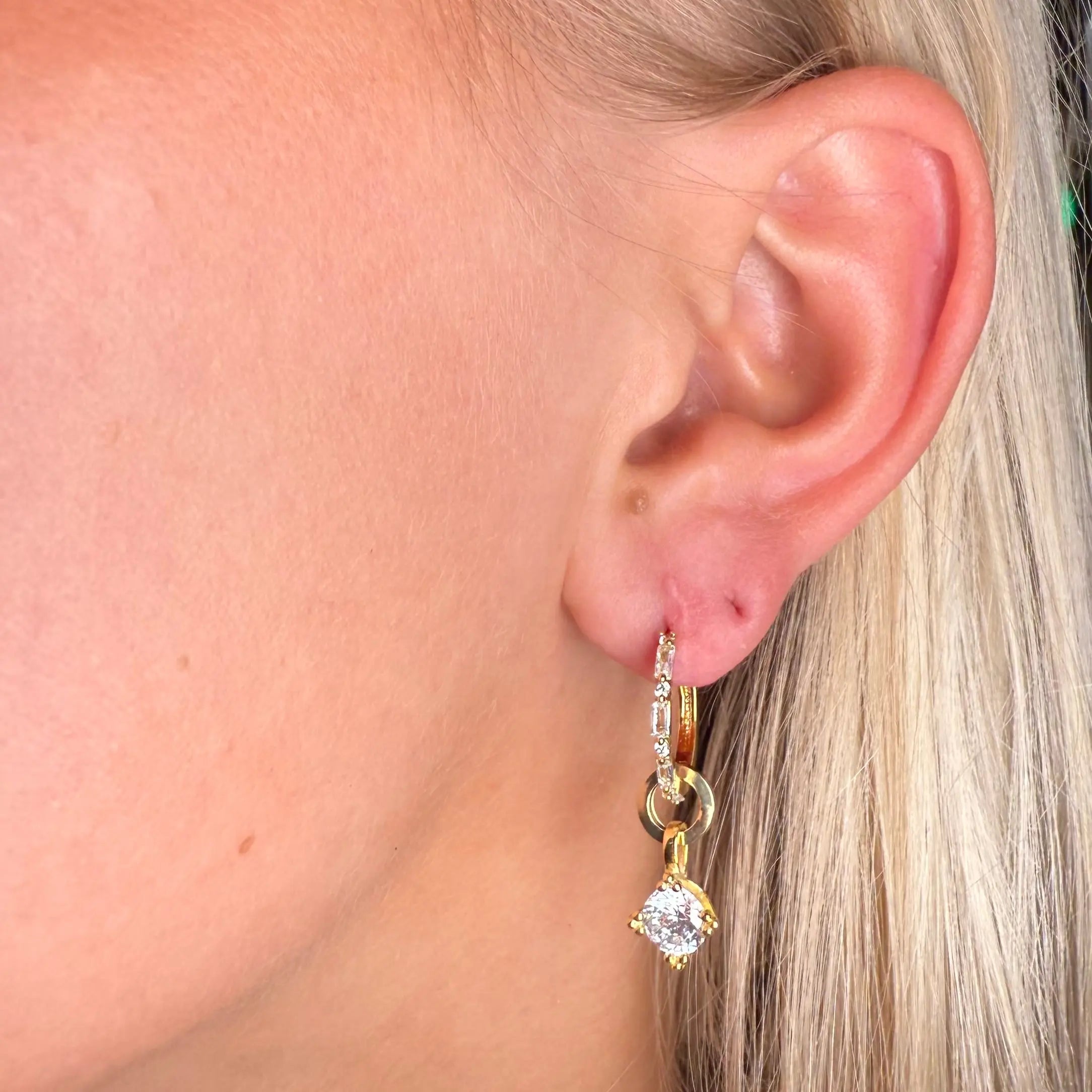 The one - guldörhänge - L8Hasselblad