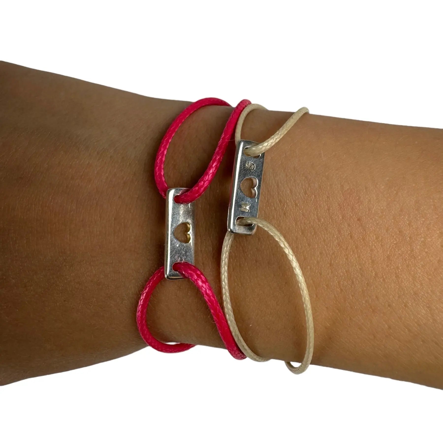 Trådarmband med kärleksplatta - L8Hasselblad