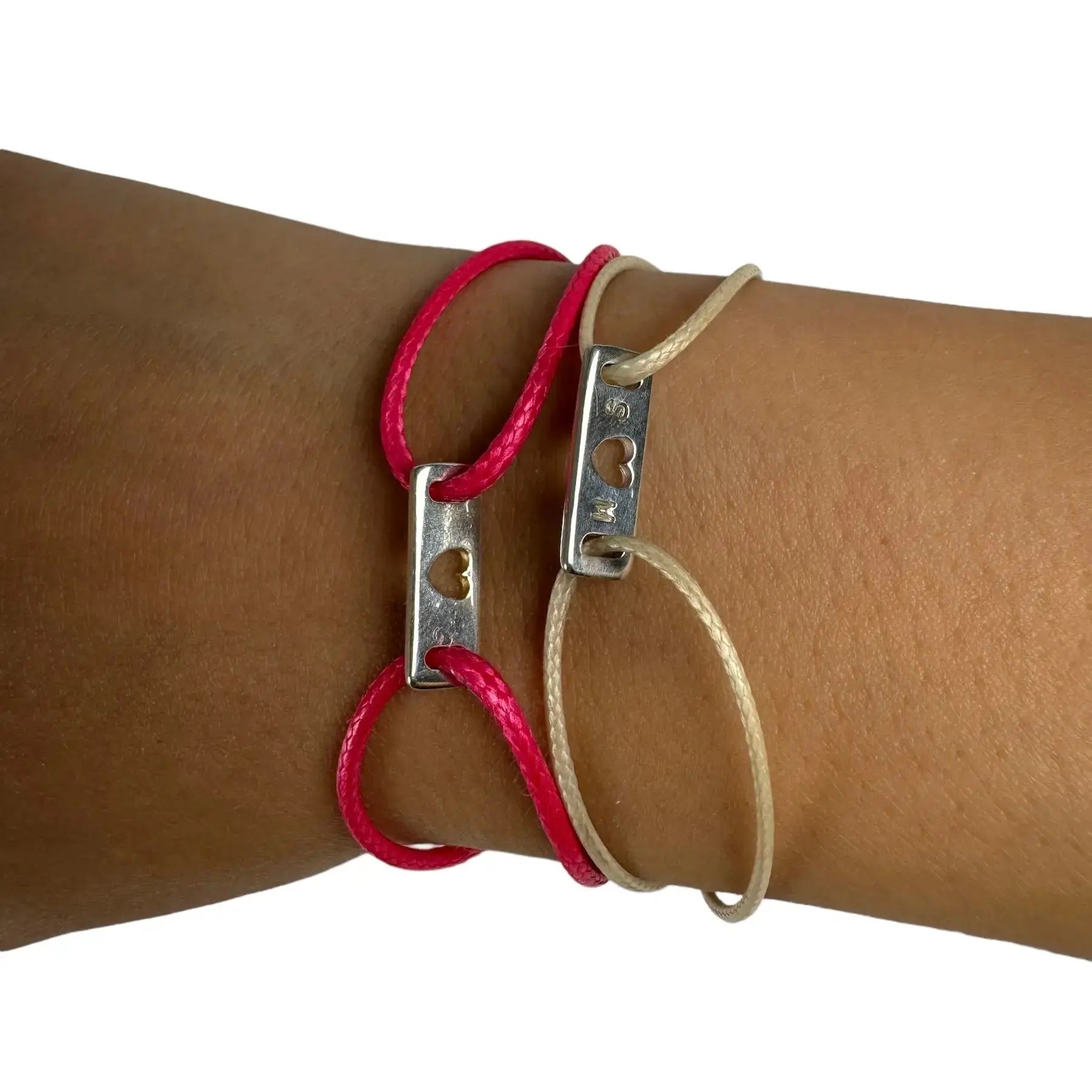 Trådarmband med kärleksplatta - L8Hasselblad