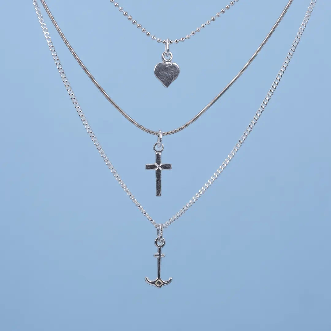 Tro, hopp & kärlek - halsband i silver L8Hasselblad