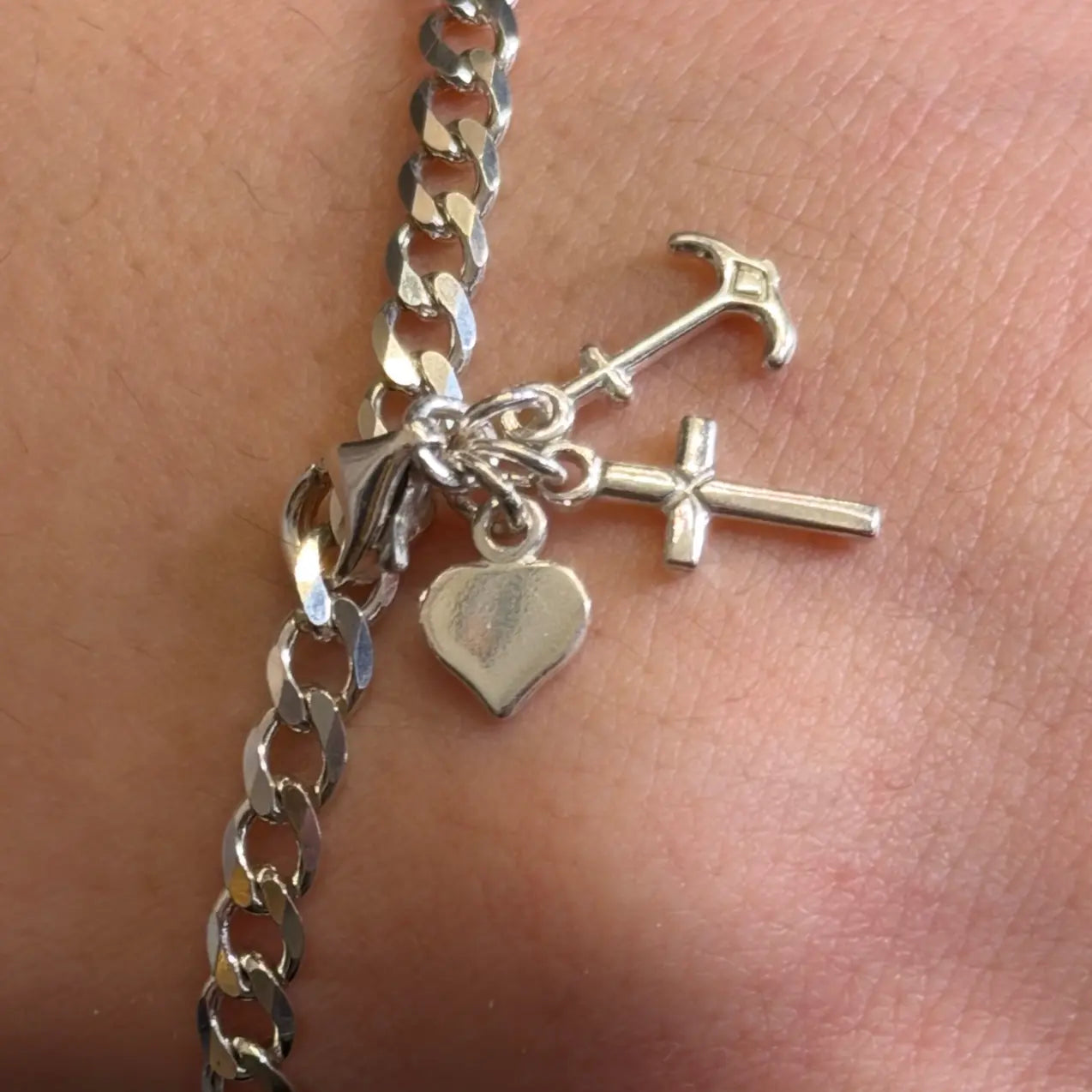 Tro, hopp och kärlek berlock