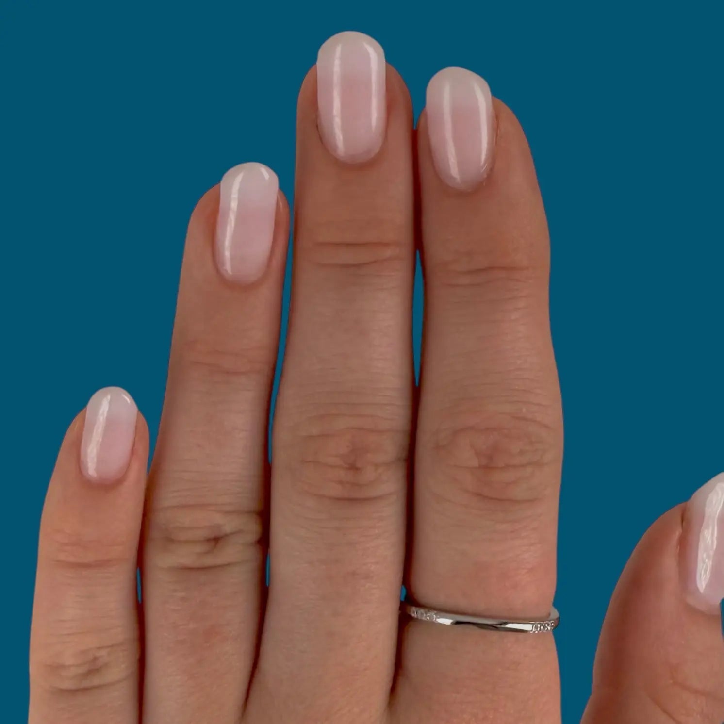 Tunn ring med zirkoner - L8Hasselblad