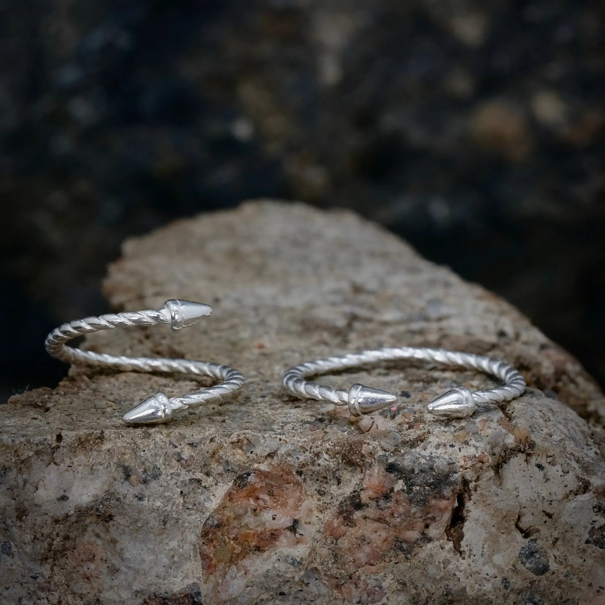 Tvinnad Pil - Ring L8Hasselblad