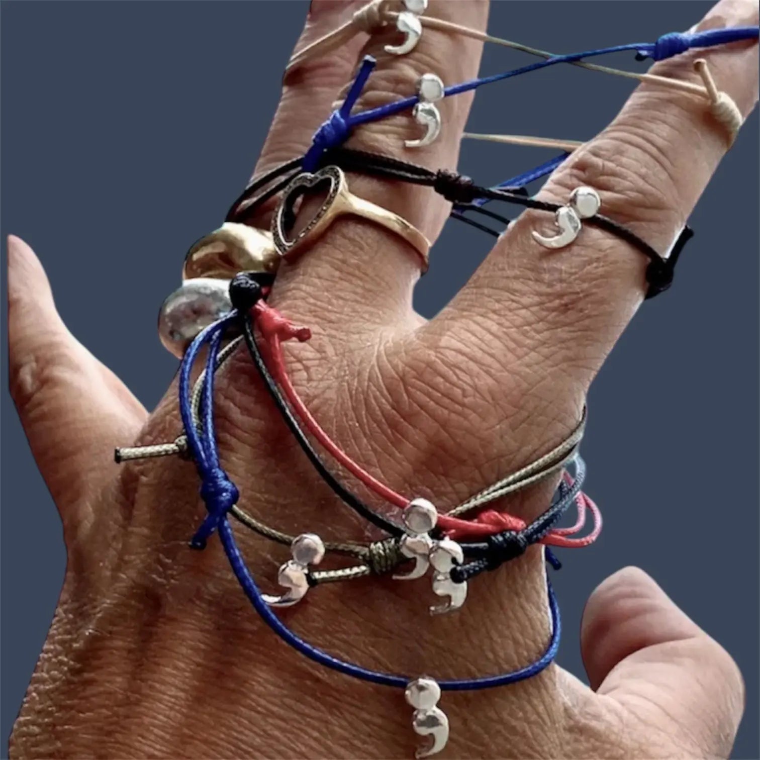 Välgörenhet trådarmband med semikolon - L8Hasselblad