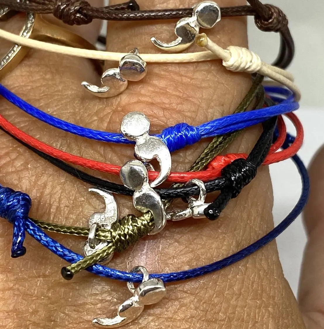 Välgörenhet trådarmband med semikolon - L8Hasselblad