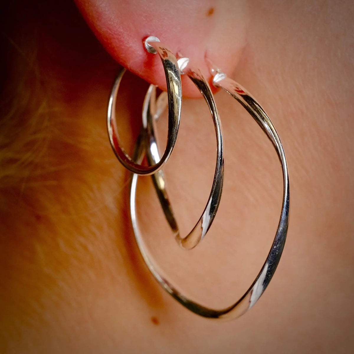 Wavy Hoops L8Hasselblad